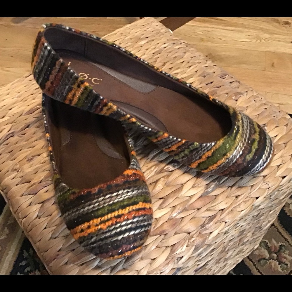 BOC flats. Multi color. Size 9